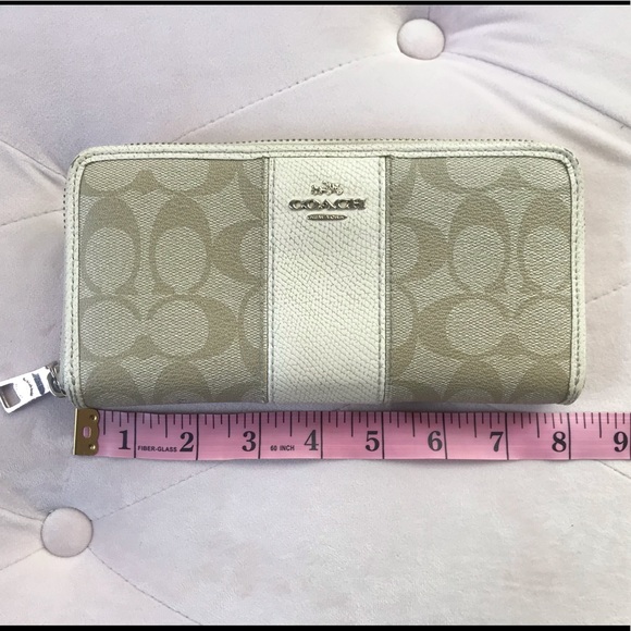 COACH ACCORDION WALLET - Picture 12 of 16